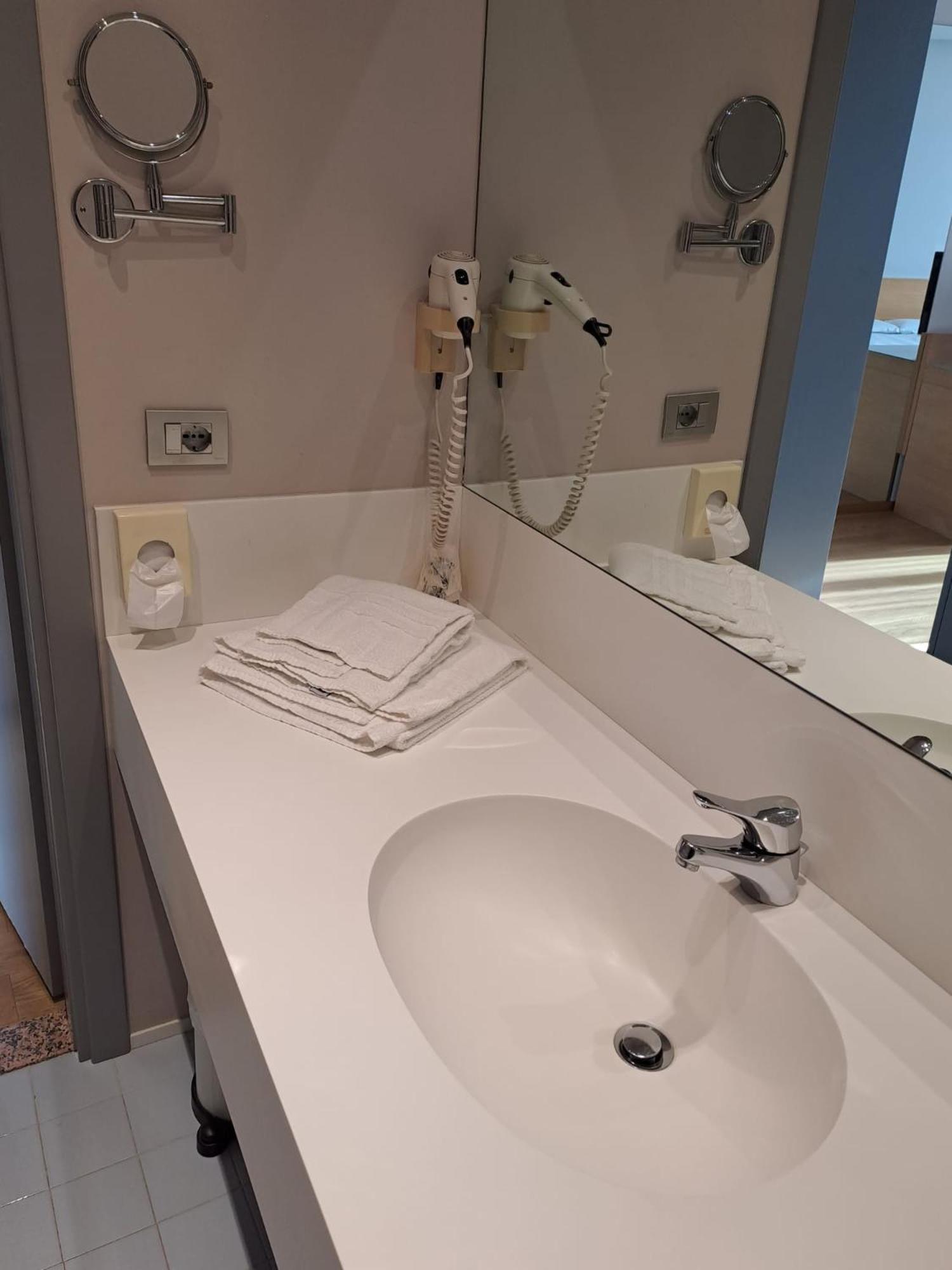 Hotel Internazionale Cervignano del Friuli Esterno foto